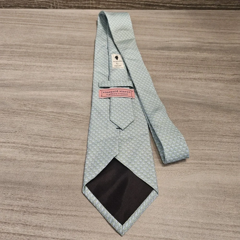 Vineyard Vines Men's Tie Whale Logo‎ Mint Green Satin Silk 3 3/4